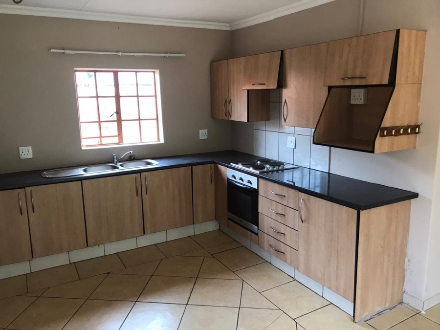 To Let 2 Bedroom Property for Rent in Melodie North West